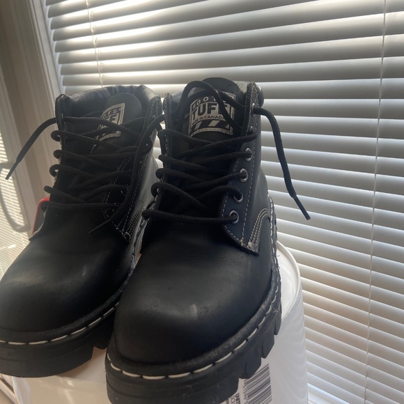 Roots TUFF Boots Mens 7 ( Women's 9 ) - Picture 2 of 9